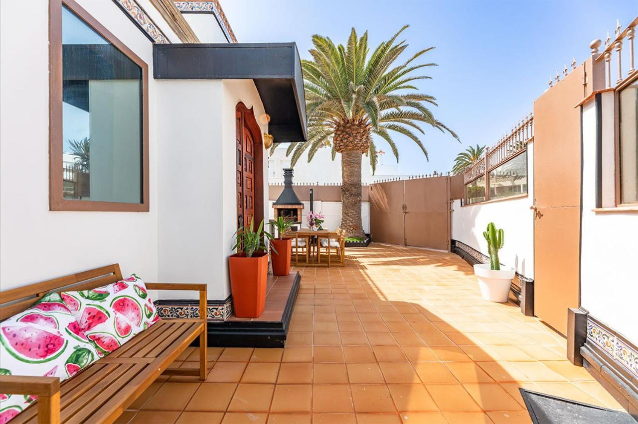 Villa Corralejo Bay Beachfront Corralejo By Holidays Home Esterno foto
